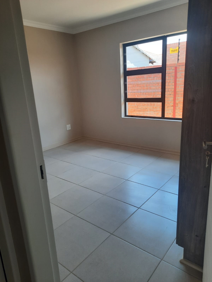 To Let 3 Bedroom Property for Rent in Langenhovenpark Free State